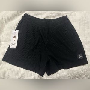 Alo Yoga - Muse Short. *New with tags* Black size Large